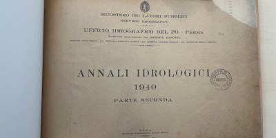 Old book flyleaf photo, with the words ANNALI IDROLOGICI