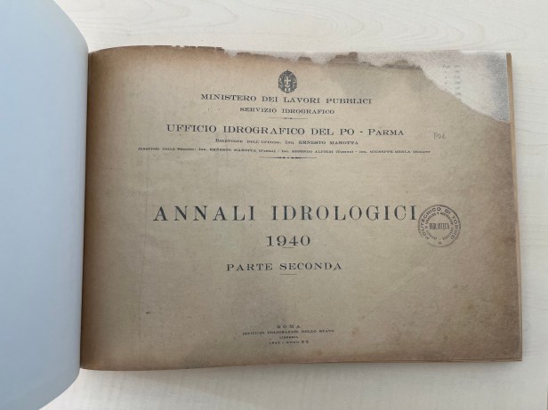 Old book flyleaf photo, with the words ANNALI IDROLOGICI
