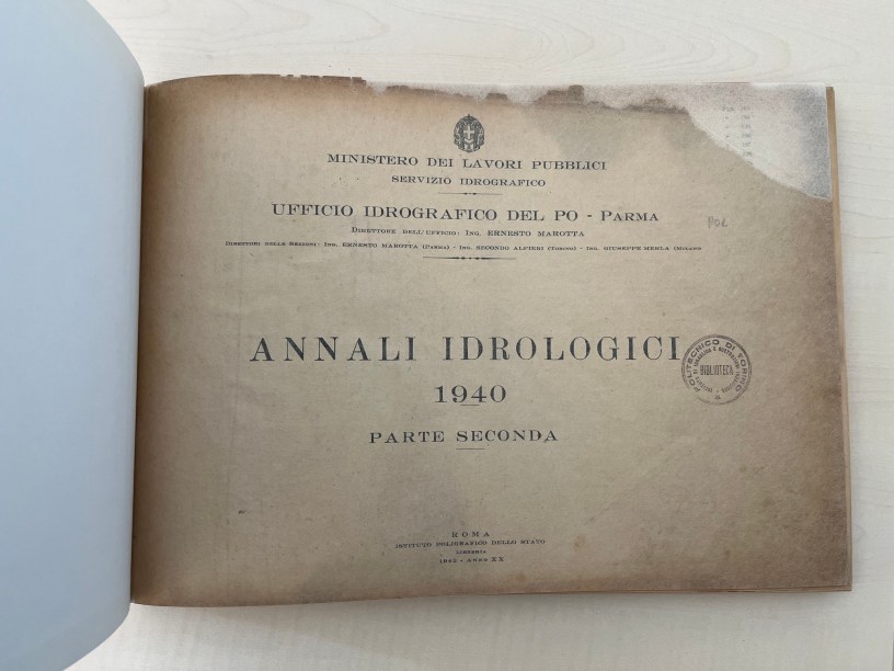 Old book flyleaf photo, with the words ANNALI IDROLOGICI